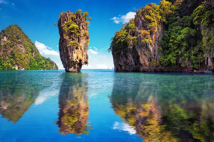 JAMES BOND ISLAND